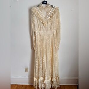 Vintage handmaid gunne sax style lace gown.